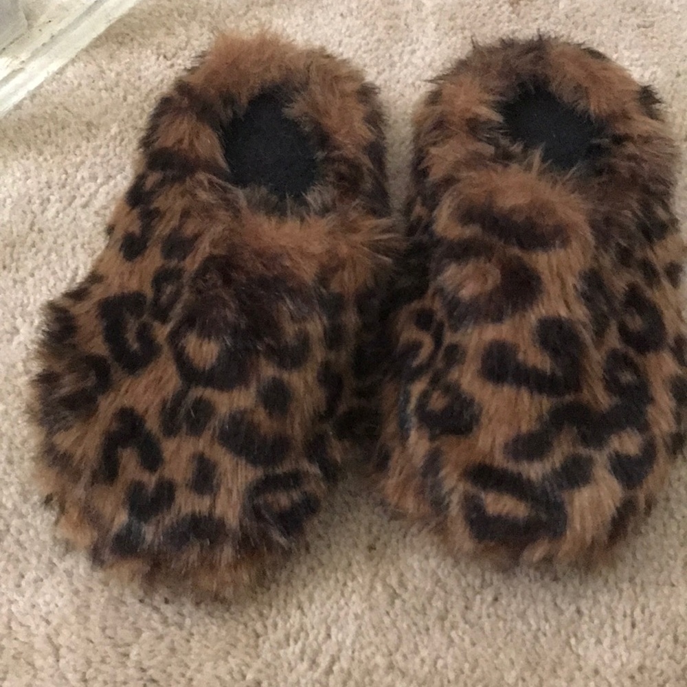 Cute and cozy leopard print slippers